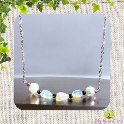 Collier opale welo spinelle nacre